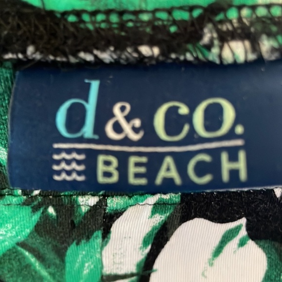 3X capris. Green, black, and white. - Picture 2 of 5